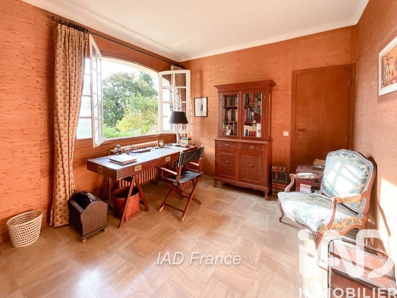Maison - 225 m² - 8 pièces