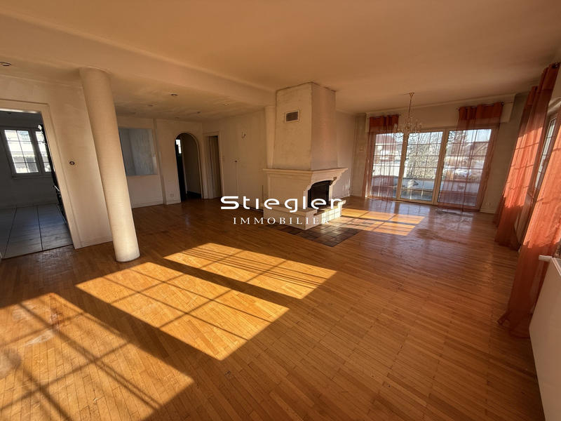 Maison - 204 m² - 6 pièces