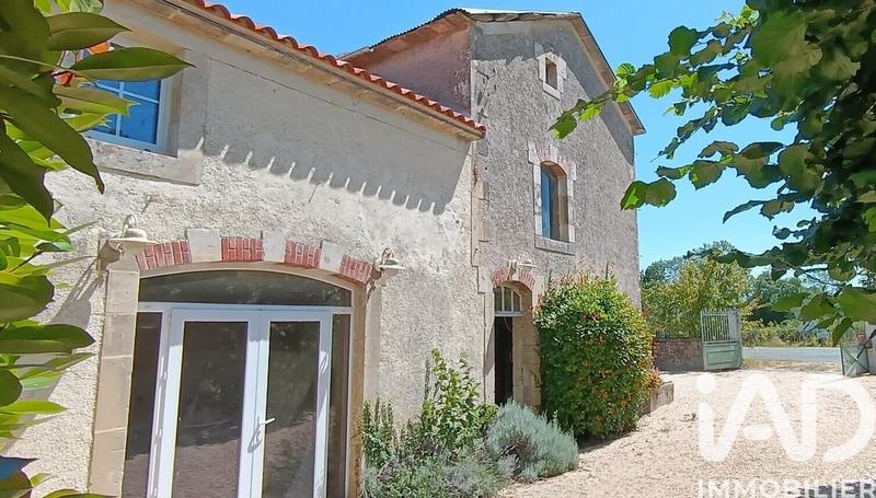 Maison - 220 m² - 6 pièces