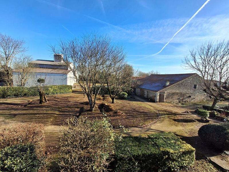 Maison - 230 m² - 8 pièces