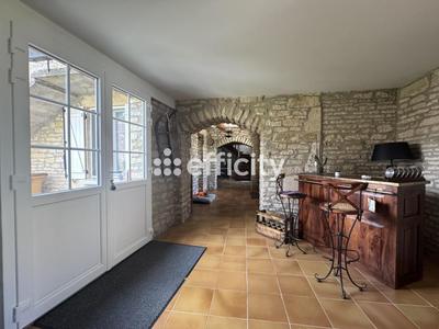 Maison - 215 m² - 8 pièces