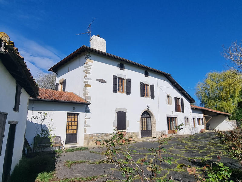 Propriété - 271 m² - 8 pièces