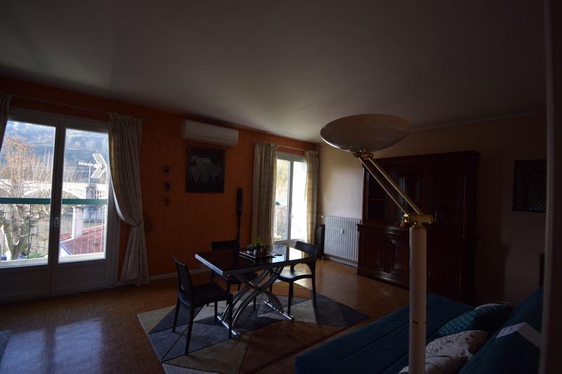Appartement - 82 m² - 3 pièces