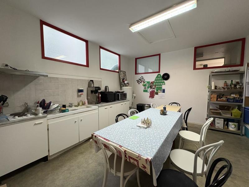 Local commercial - 470 m² - 15 pièces