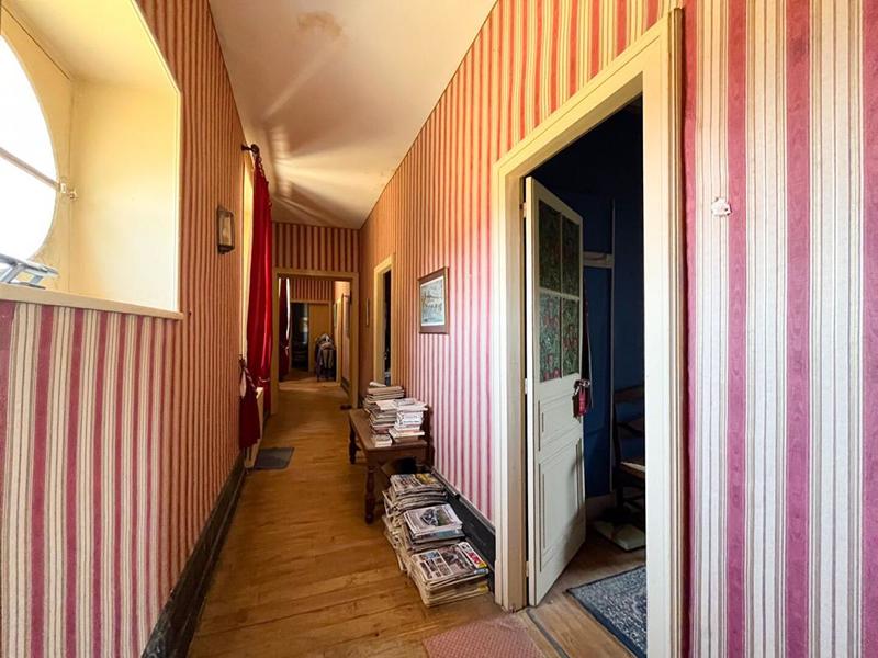 Maison - 235 m² - 14 pièces