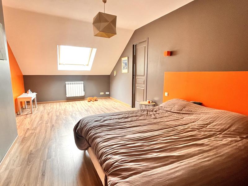 Maison - 222 m² - 8 pièces