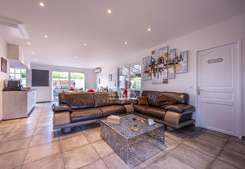 Maison - 328 m² - 9 pièces