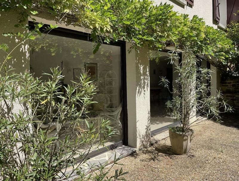 Maison - 311 m² - 10 pièces