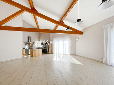 Maison - 230 m² - 7 pièces