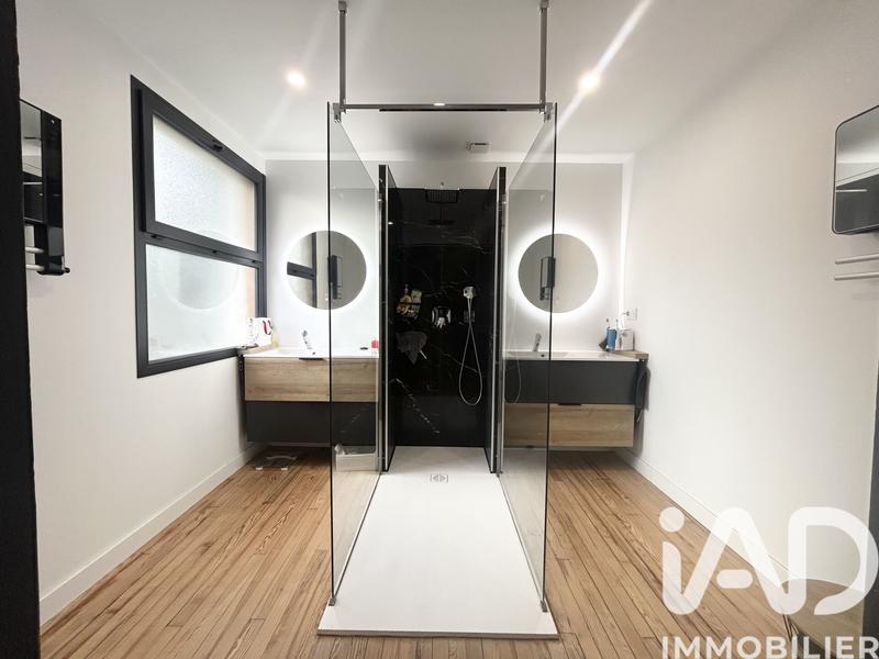 Maison - 210 m² - 6 pièces