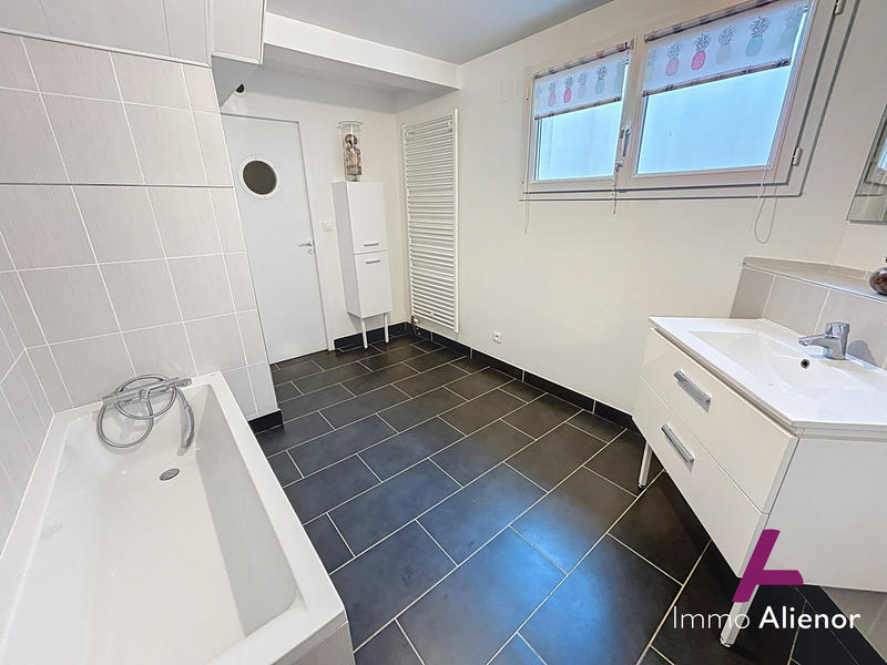 Maison - 212 m² - 7 pièces