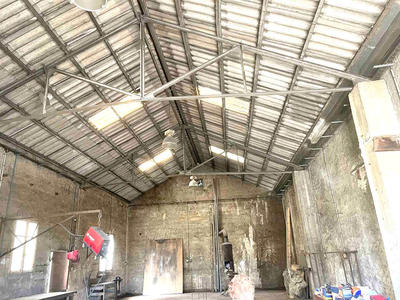 Entrepôt - 220 m² - 3 pièces