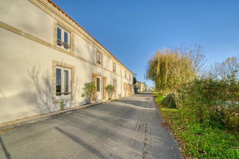 Demeure - 340 m² - 14 pièces