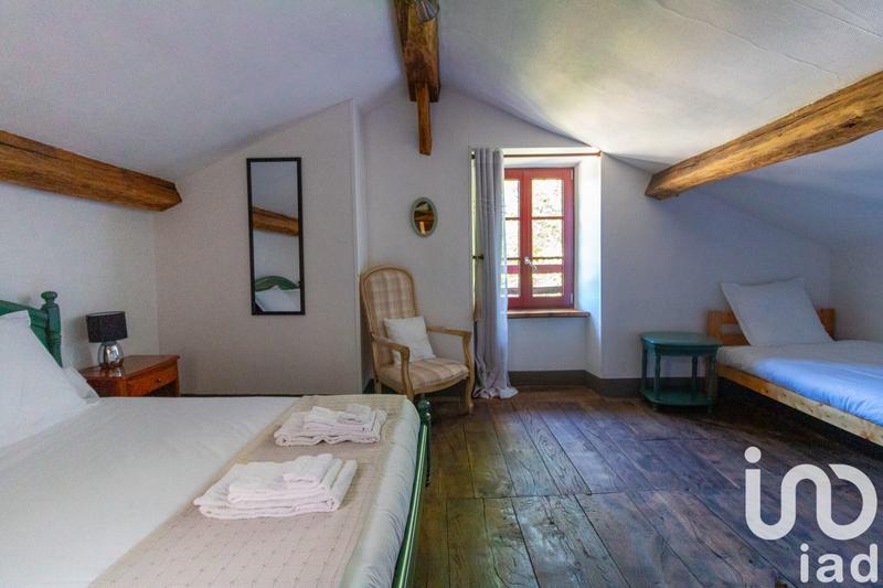 Maison - 185 m² - 11 pièces