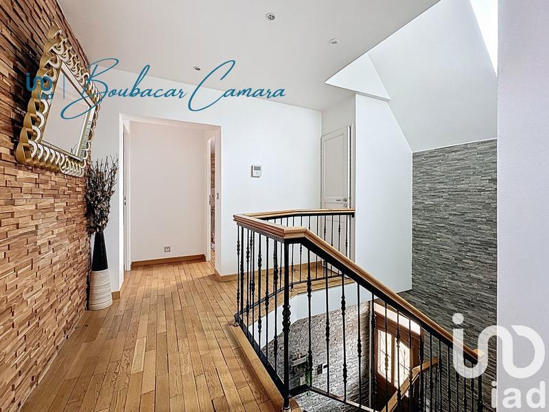 Maison - 203 m² - 8 pièces