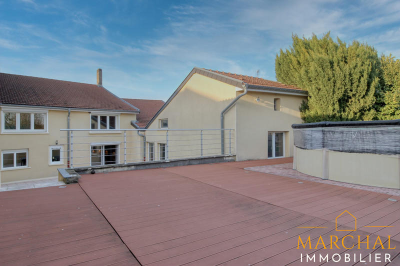 Maison - 235 m² - 7 pièces