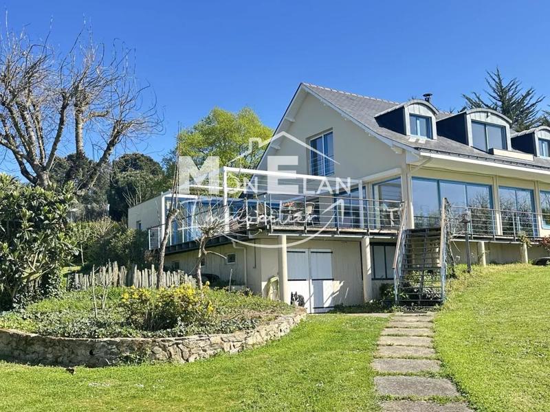 Propriété - 213 m² - 8 pièces