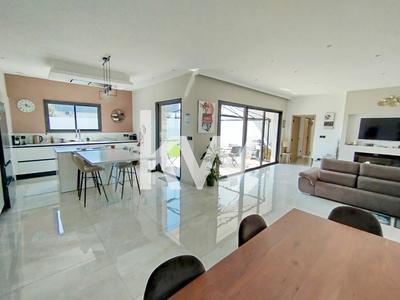 Maison - 140 m² - 5 pièces