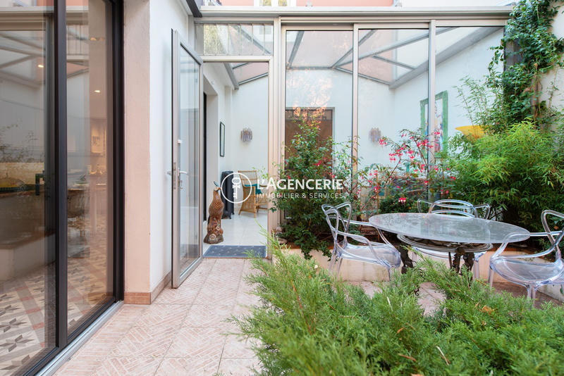 Maison - 275 m² - 8 pièces