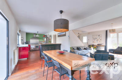 Maison - 177 m² - 7 pièces