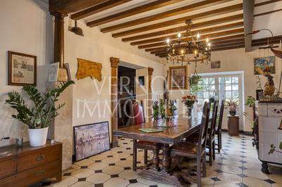 Maison - 375 m² - 12 pièces