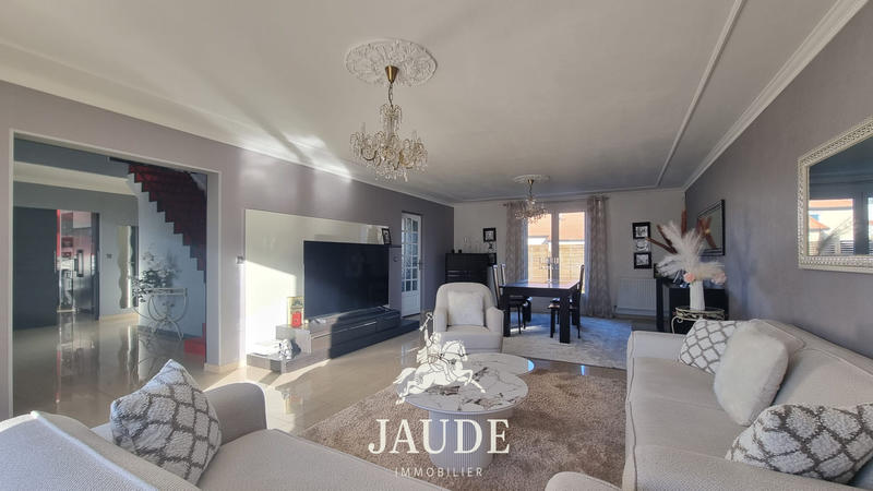 Maison - 277 m² - 8 pièces