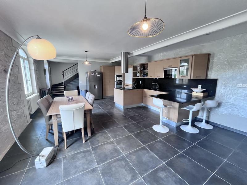 Maison ancienne - 316 m² - 12 pièces