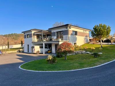 Maison - 190 m² - 6 pièces