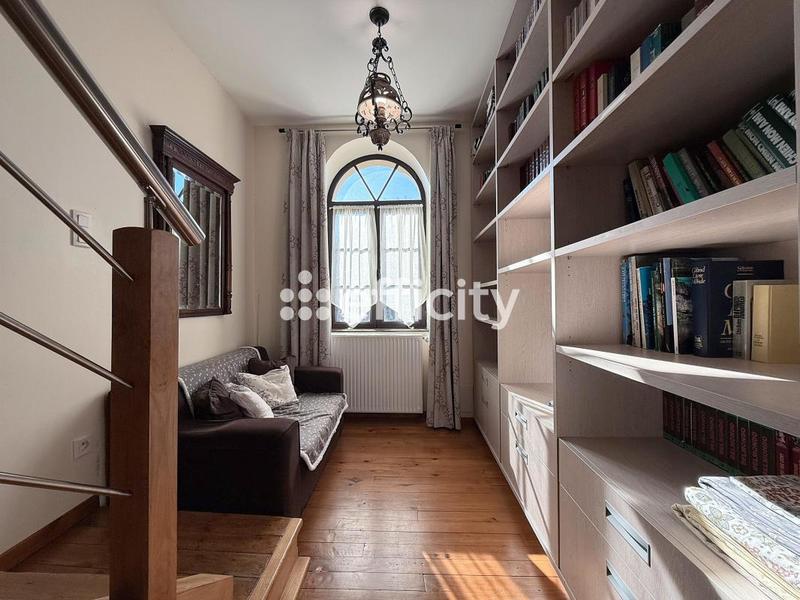 Maison - 275 m² - 9 pièces