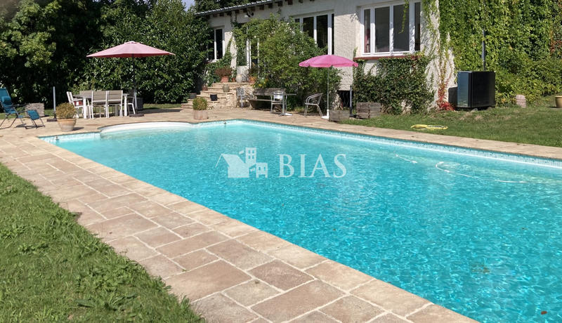 Maison - 210 m² - 7 pièces