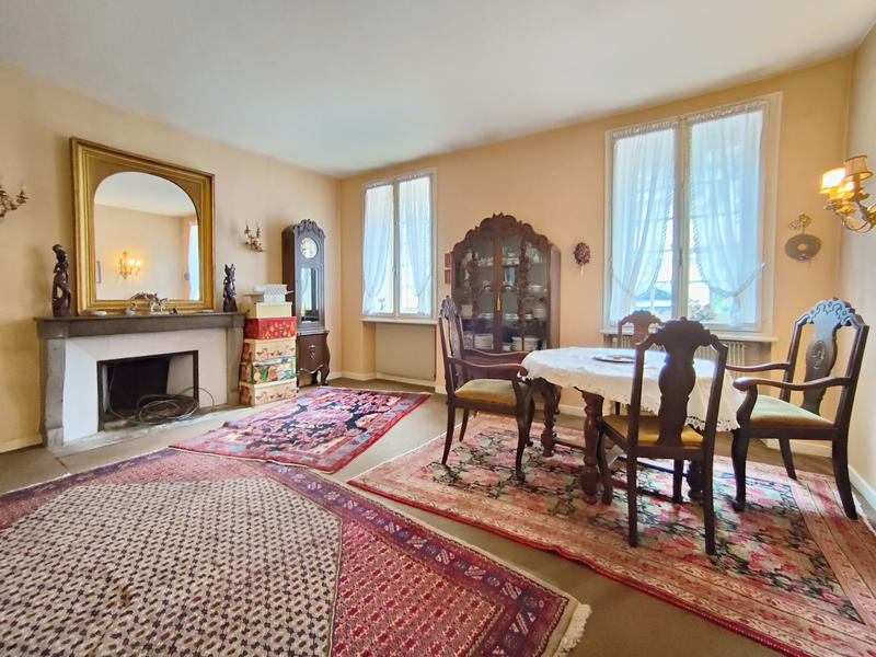 Maison - 215 m² - 9 pièces