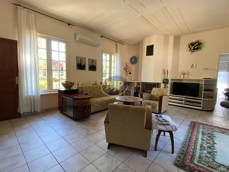 Villa - 250 m² - 11 pièces