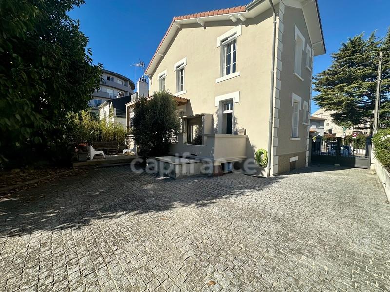 Maison - 155 m² - 6 pièces