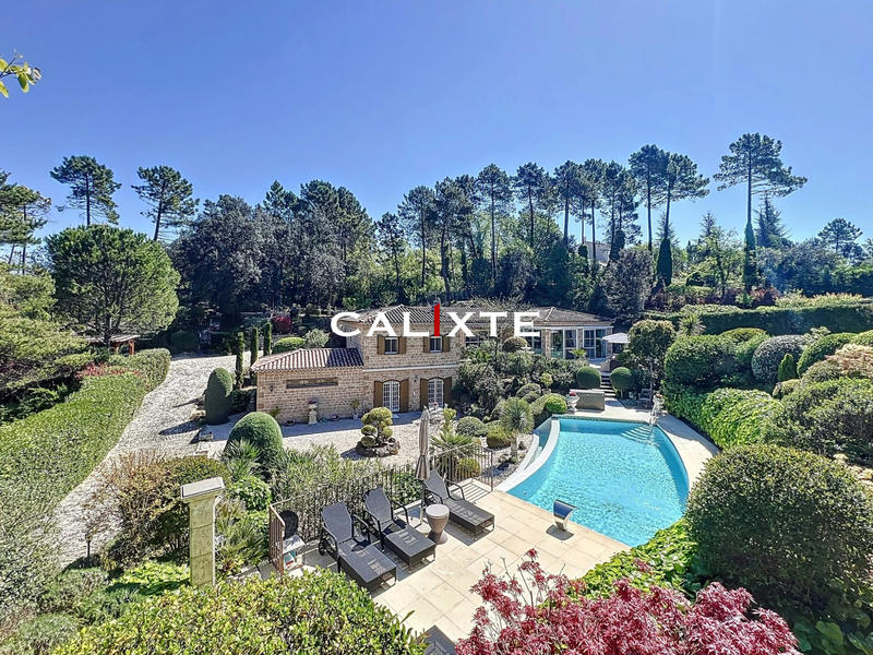 Villa - 260 m² - 5 pièces