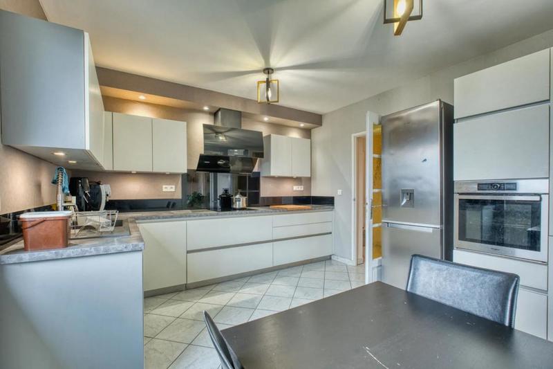 Maison - 266 m² - 7 pièces