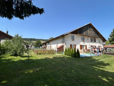 Maison - 242 m² - 8 pièces