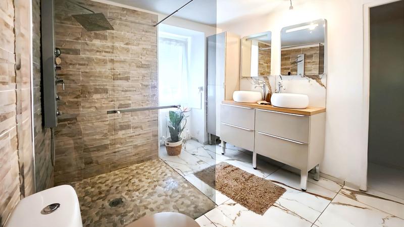 Maison - 200 m² - 8 pièces