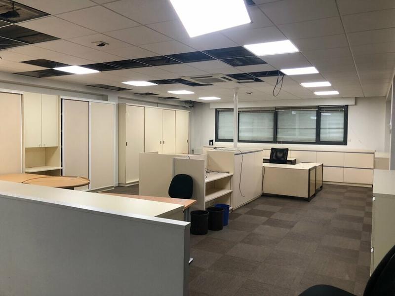 Bureau - 636 m²