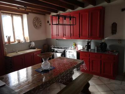 Maison - 220 m² - 9 pièces