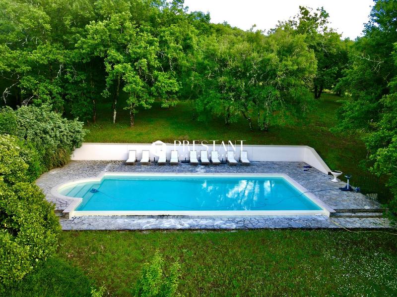 Château - 422 m² - 9 pièces