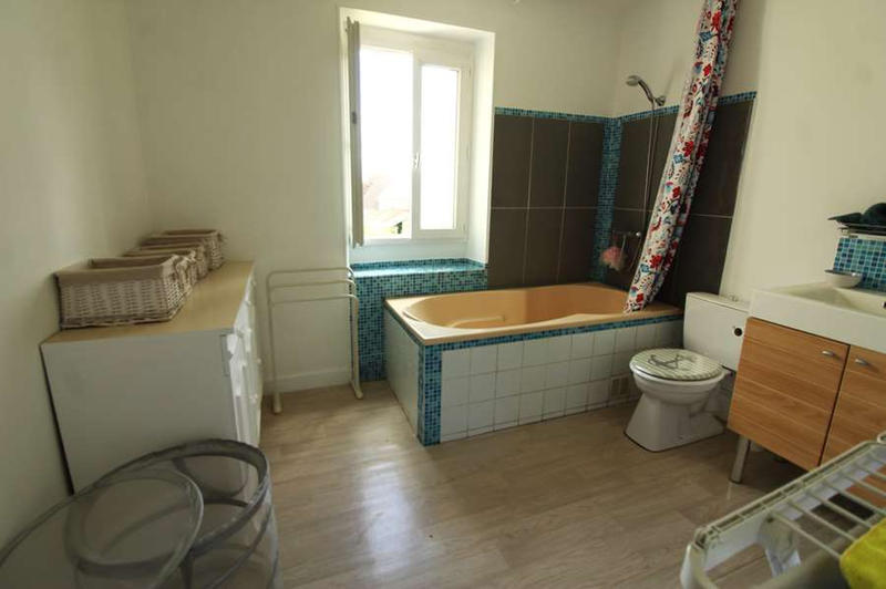 Maison - 111 m² - 7 pièces