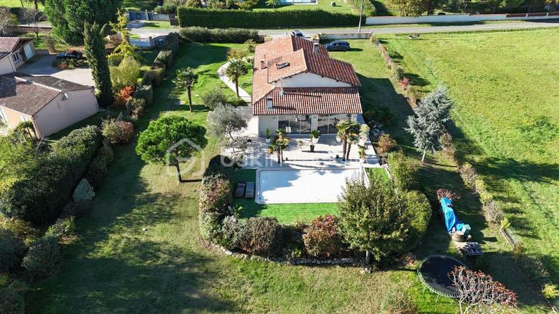 Maison traditionnelle - 165 m² - 6 pièces