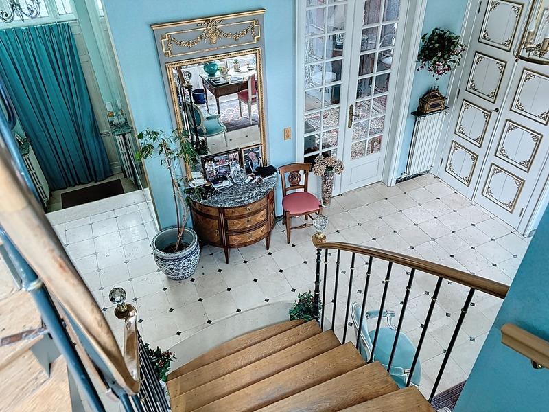 Maison bourgeoise - 353 m² - 13 pièces