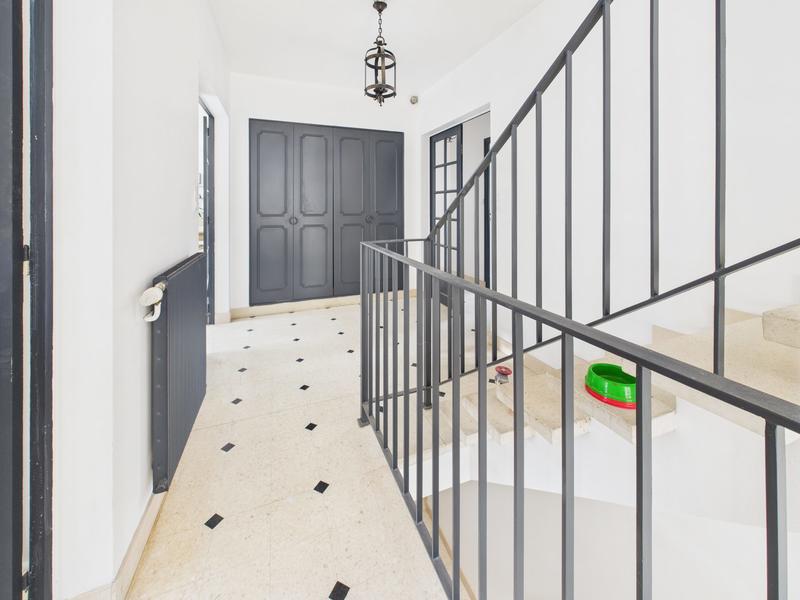 Maison - 235 m² - 7 pièces