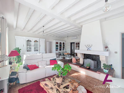 Maison traditionnelle - 160 m² - 6 pièces