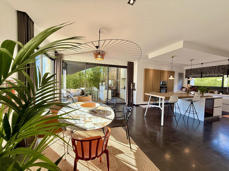 Maison - 240 m² - 6 pièces