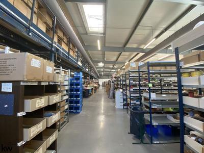 Local commercial - 2 438 m²