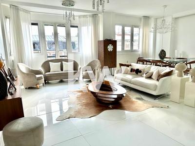 Appartement - 99 m² - 4 pièces