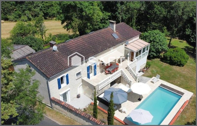 Propriété - 184 m² - 8 pièces