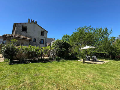 Maison - 335 m² - 14 pièces